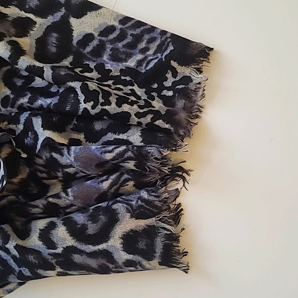 Neiman Marcus Merino Wool Scarf - Picture 7 of 10